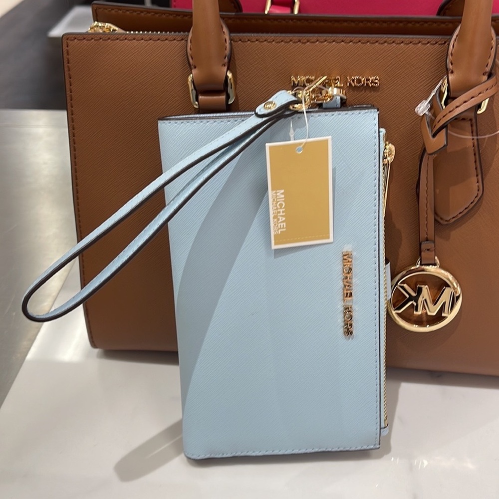 MICHAEL KORS LARGE DOUBLE ZIP WRISTLET WALLET PHONE CASE CLUTCH
Vista Blue - Picture 7 of 16